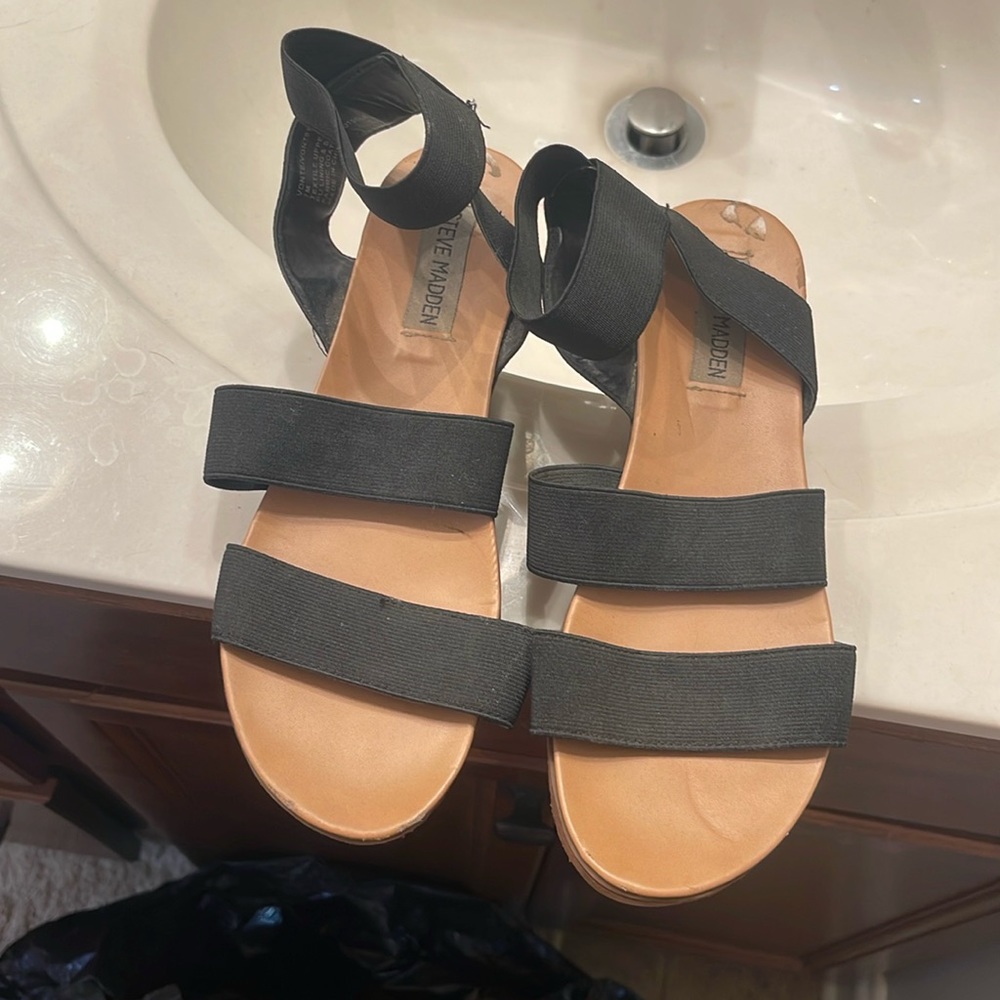 Steve Madden Black Strappy Platform Sandal Size 7